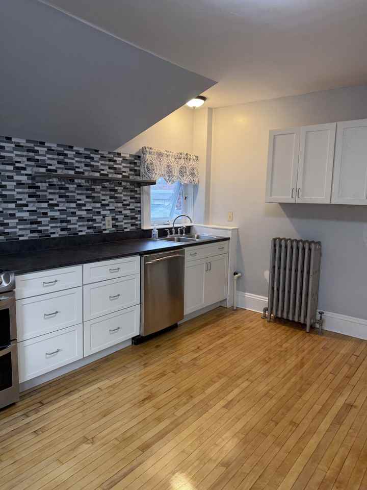 294 Clifford St #2 - Photo 5 of 6
