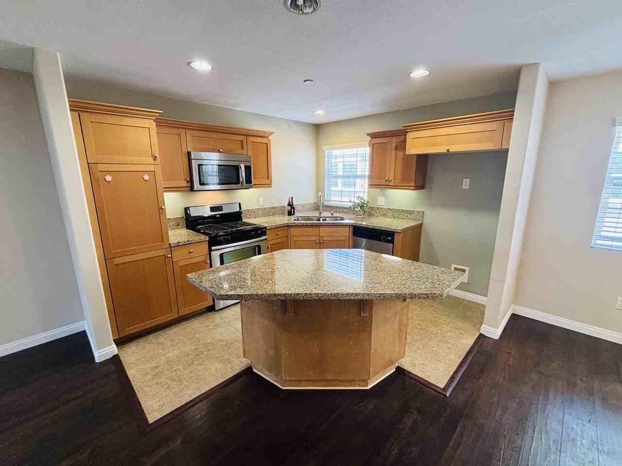 1411 Lomita Blvd #4 - Photo 4 of 27
