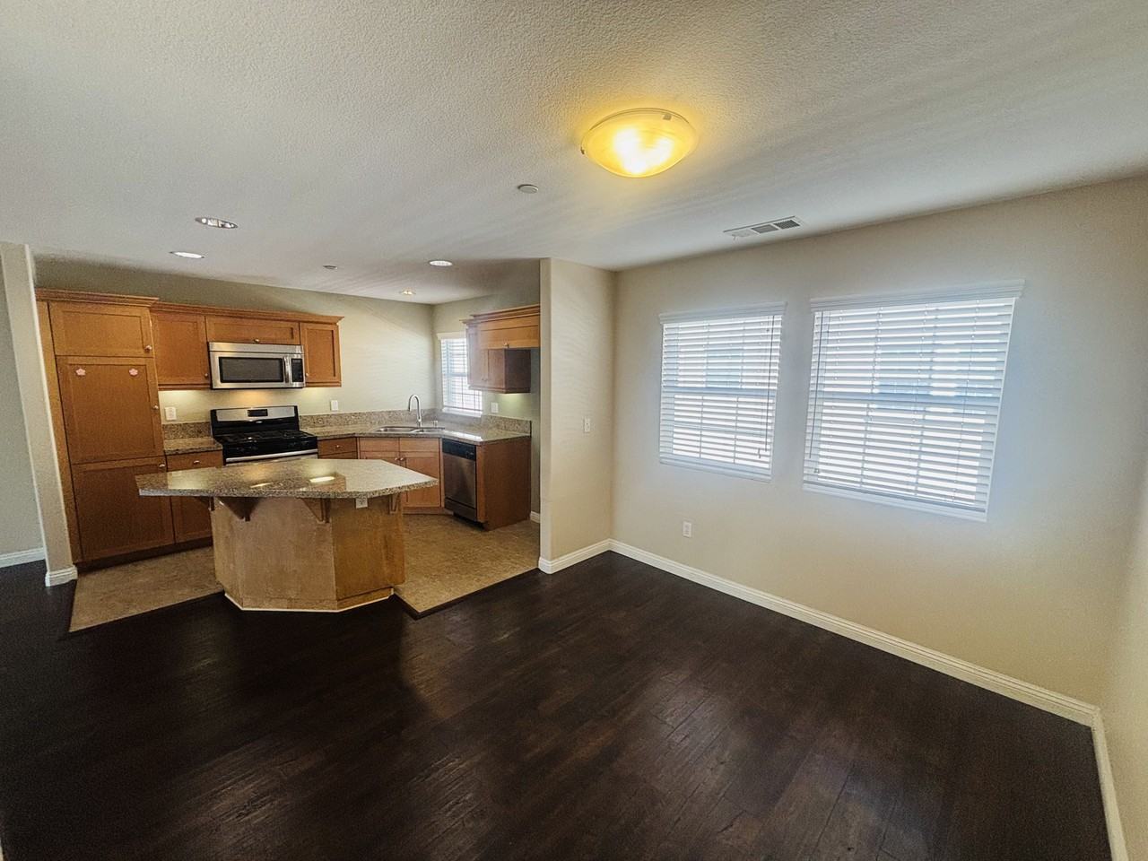 1411 Lomita Blvd #4 - Photo 5 of 27