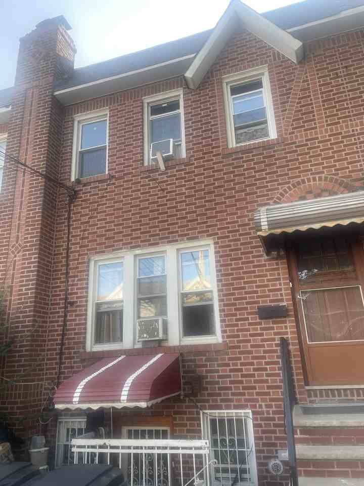 1866 W 7th St #2 - Photo 4 of 7