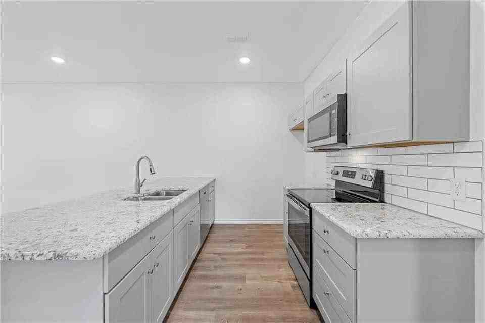 E Hamilton St #111 - Photo 4 of 11