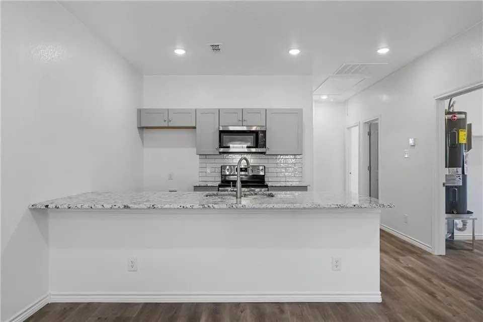 E Hamilton St #111 - Photo 5 of 11
