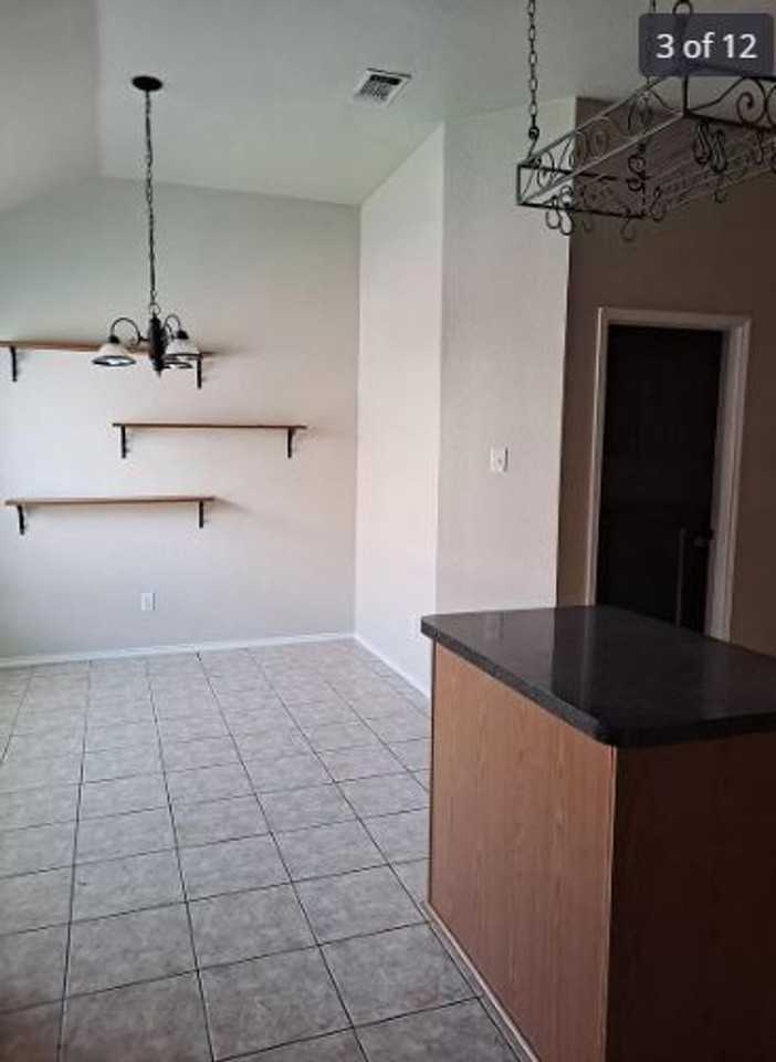 100 Oak Hollow Ln - Photo 3 of 12