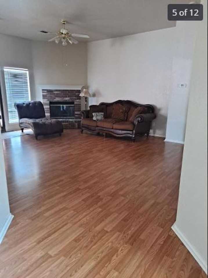 100 Oak Hollow Ln - Photo 5 of 12
