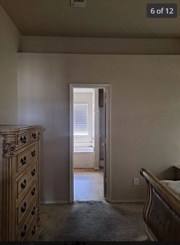 100 Oak Hollow Ln - Photo 6 of 12