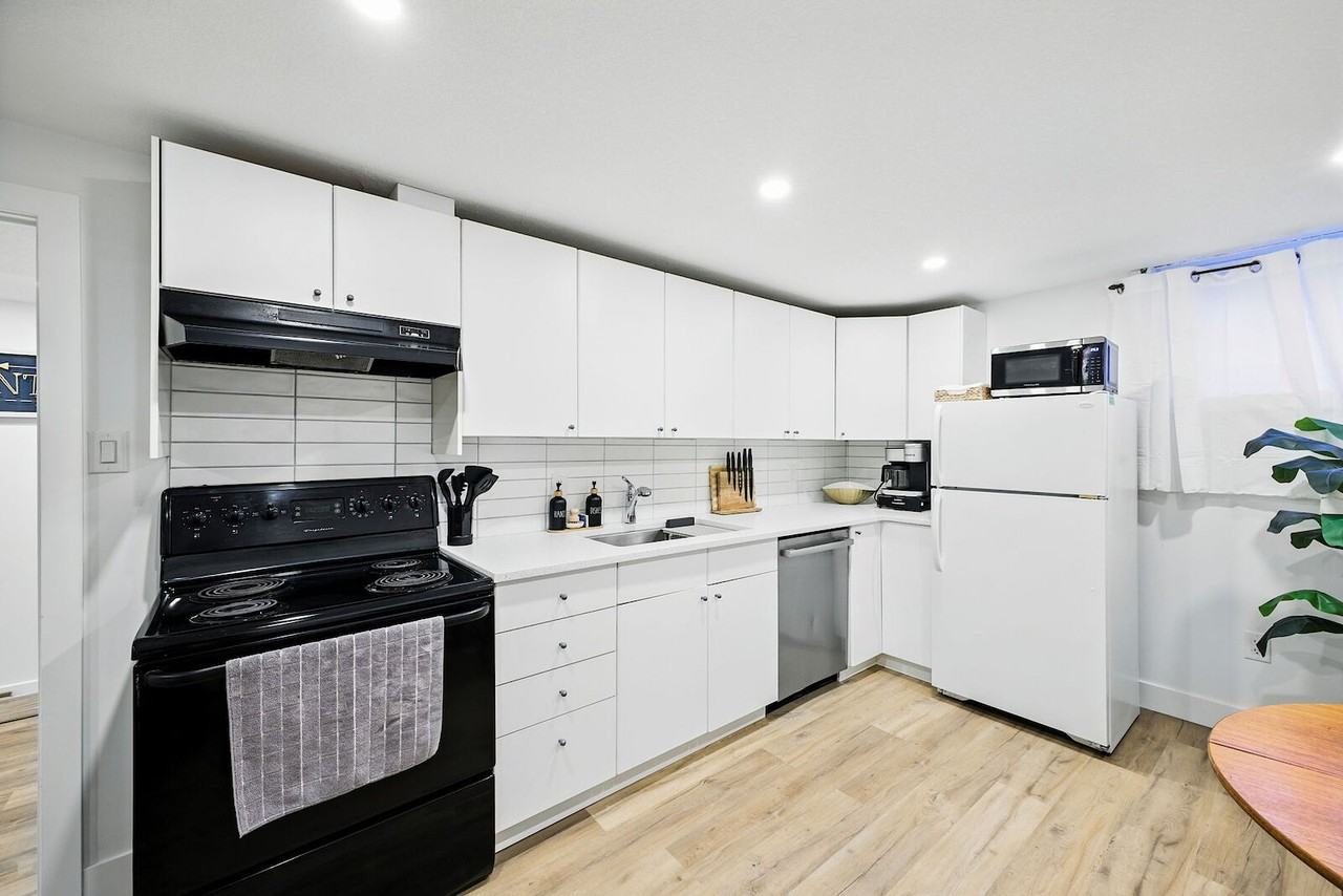 3712 15 St Sw - Photo 6 of 25