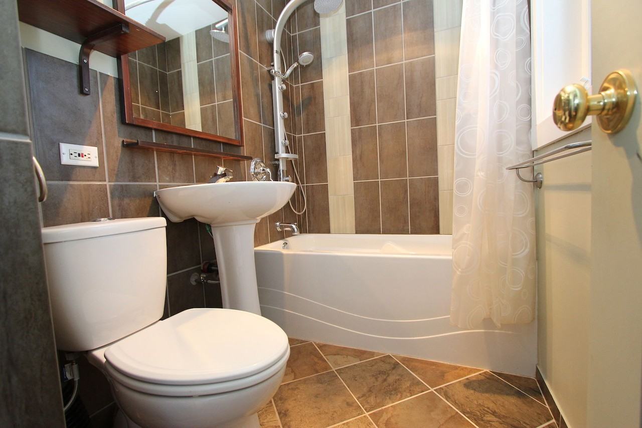 1054 Regal Cres Ne - Photo 4 of 31