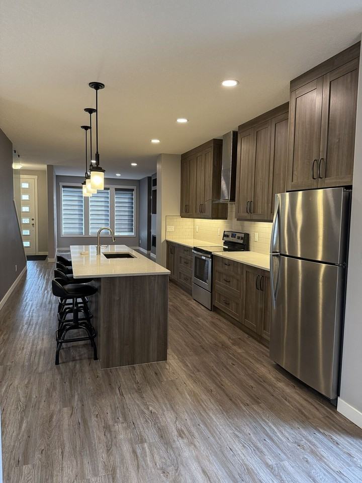 8540 89 St Nw - Photo 4 of 24
