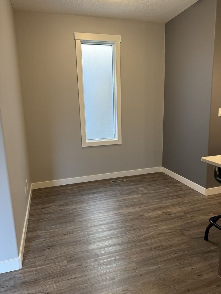 8540 89 St Nw - Photo 5 of 24
