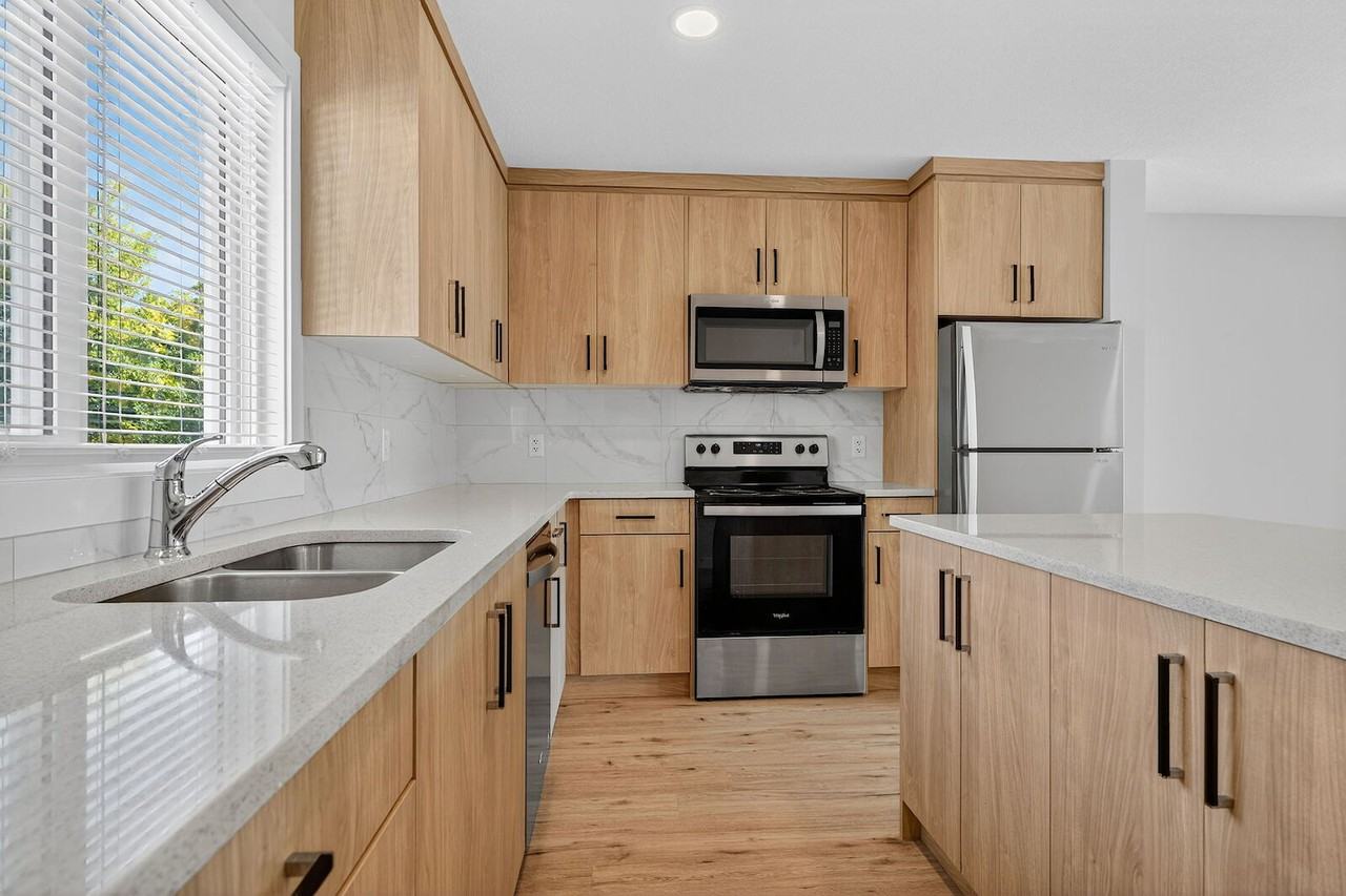 4905 52 St - Photo 3 of 16