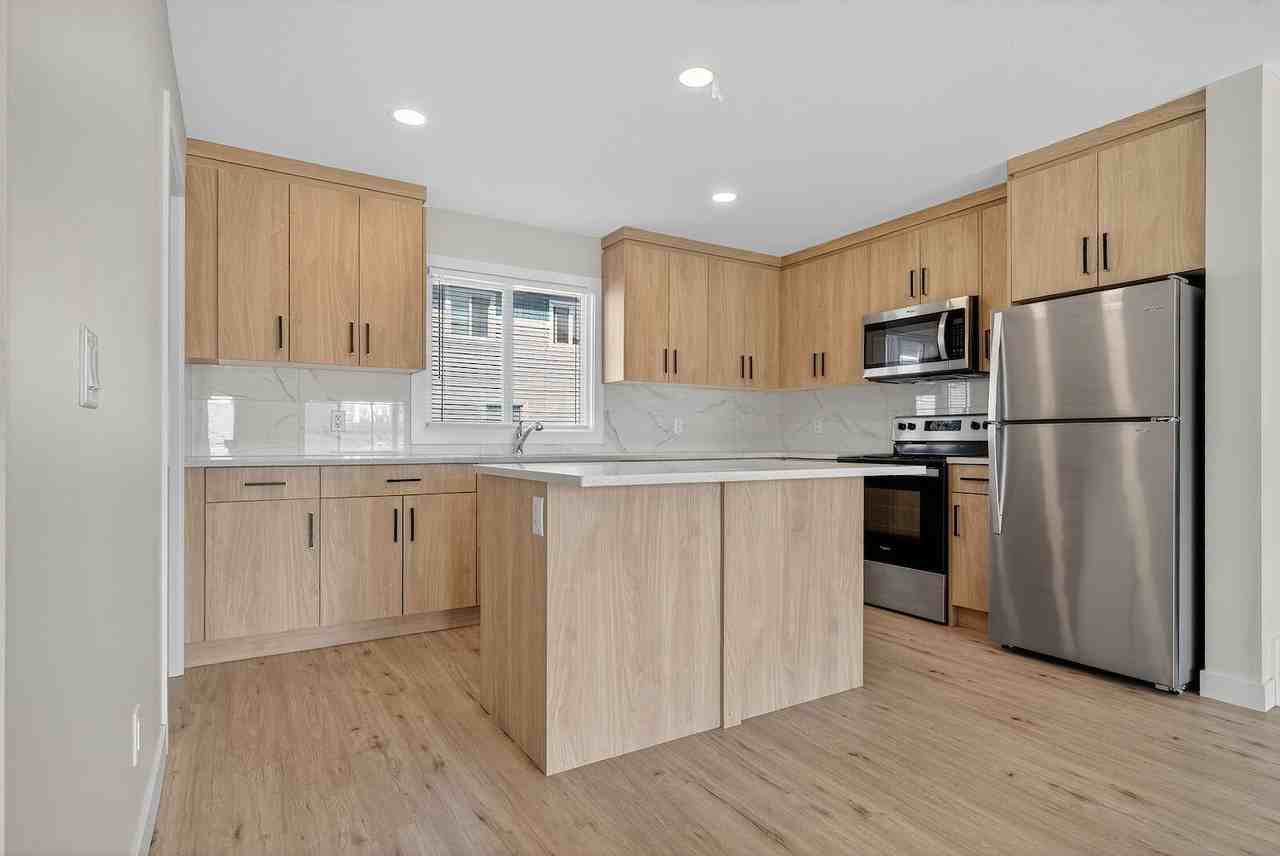 4905 52 St - Photo 4 of 16