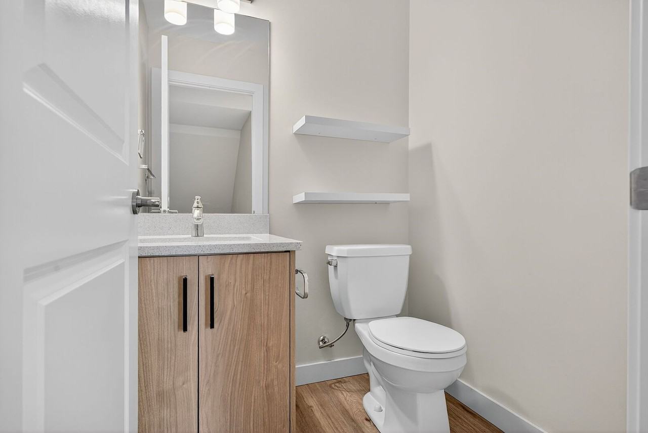 4905 52 St - Photo 7 of 16