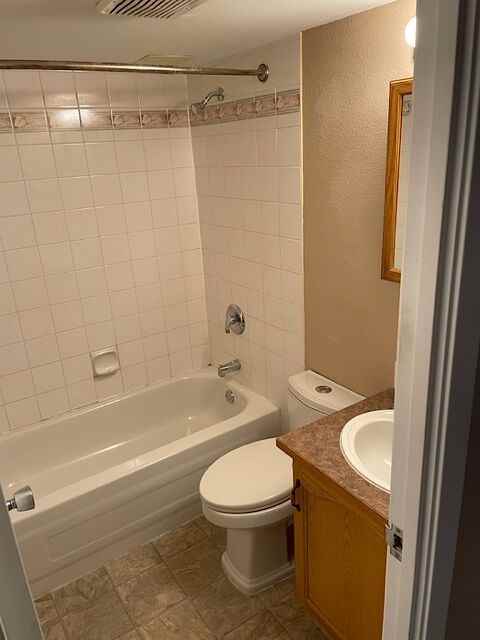 735 Dufferin Place - Photo 3 of 8