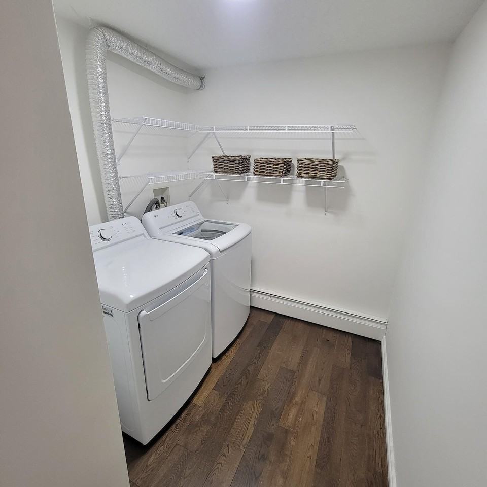1613 11 Ave Sw - Photo 7 of 9
