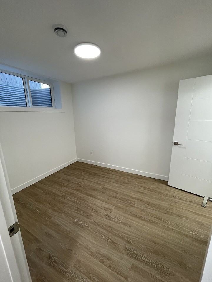 10945 73 Ave Nw - Photo 6 of 9