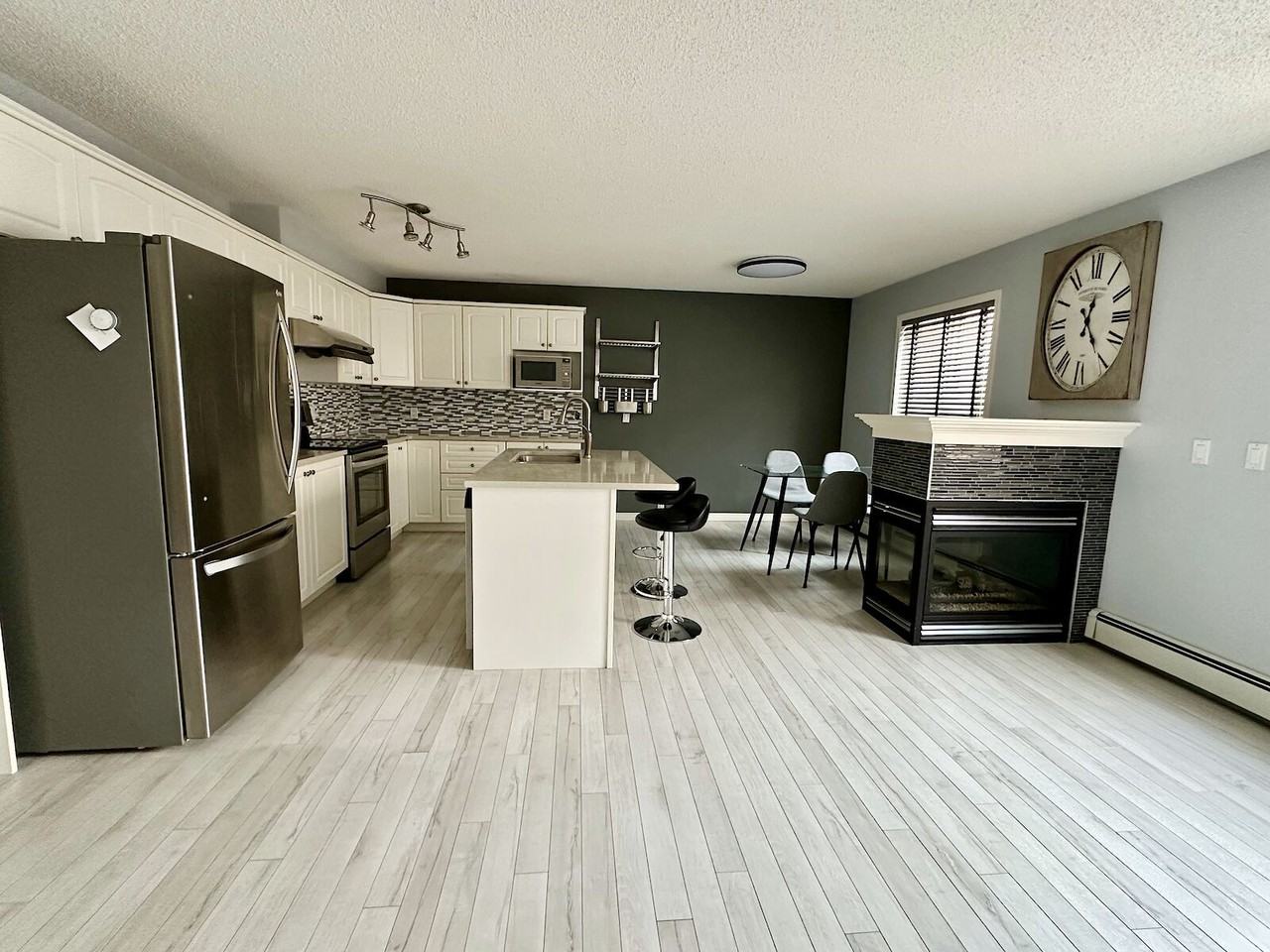 1401 - 1401 Centre A Street Northeast - Photo 2 of 17