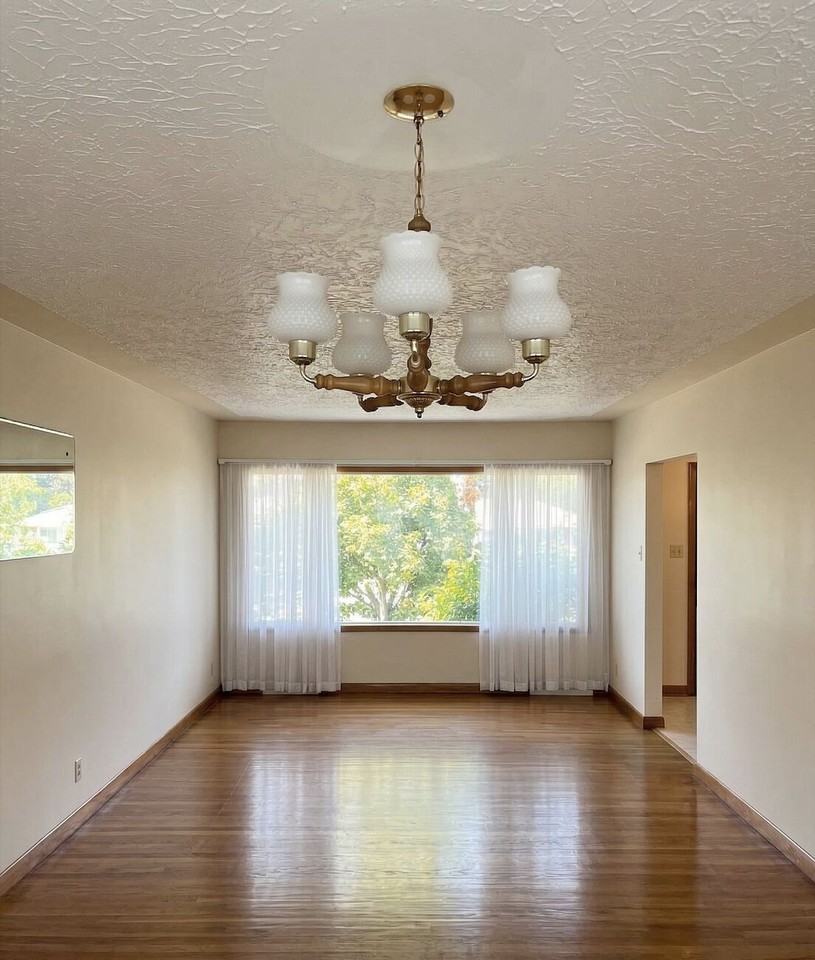 2419 26 Ave Nw - Photo 3 of 8