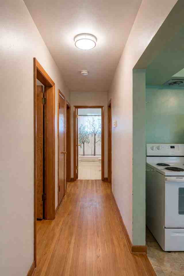 2419 26 Ave Nw - Photo 4 of 8