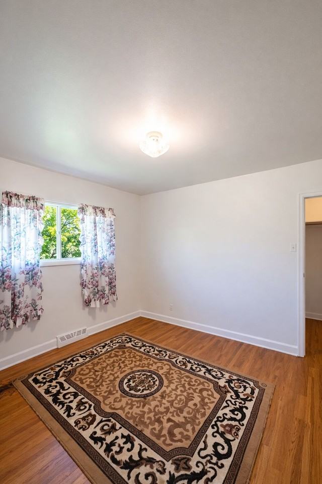 2419 26 Ave Nw - Photo 5 of 8