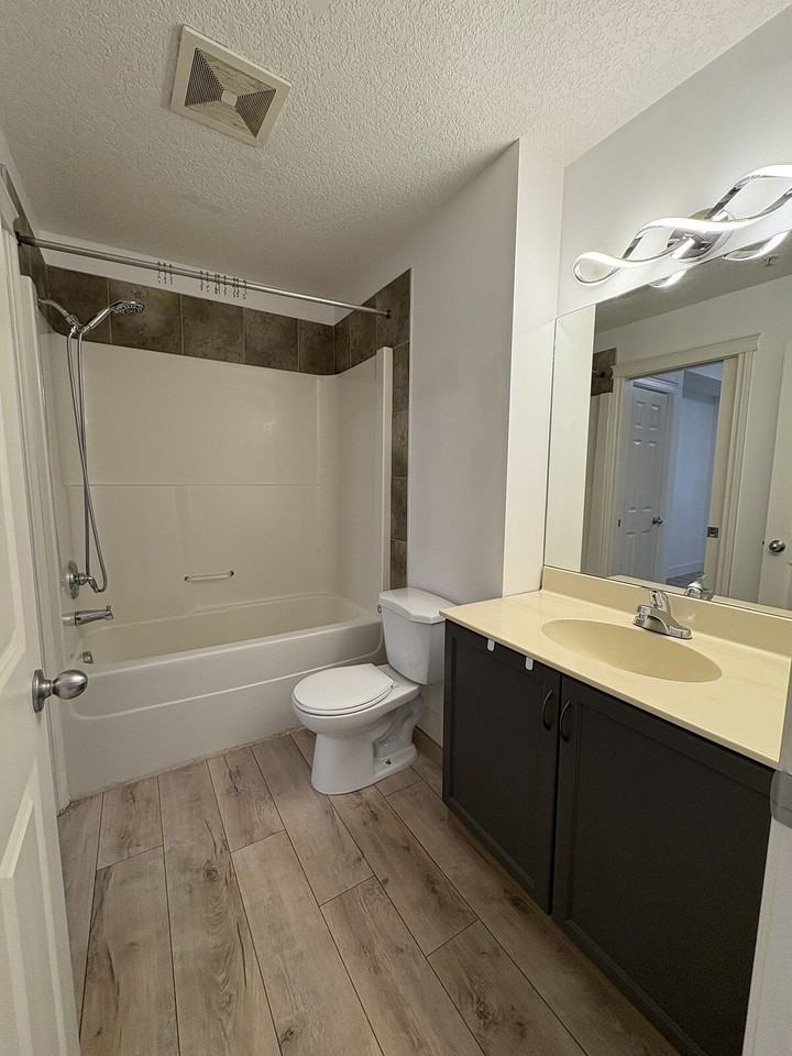 950 Apartment Building - Photo 5 of 14