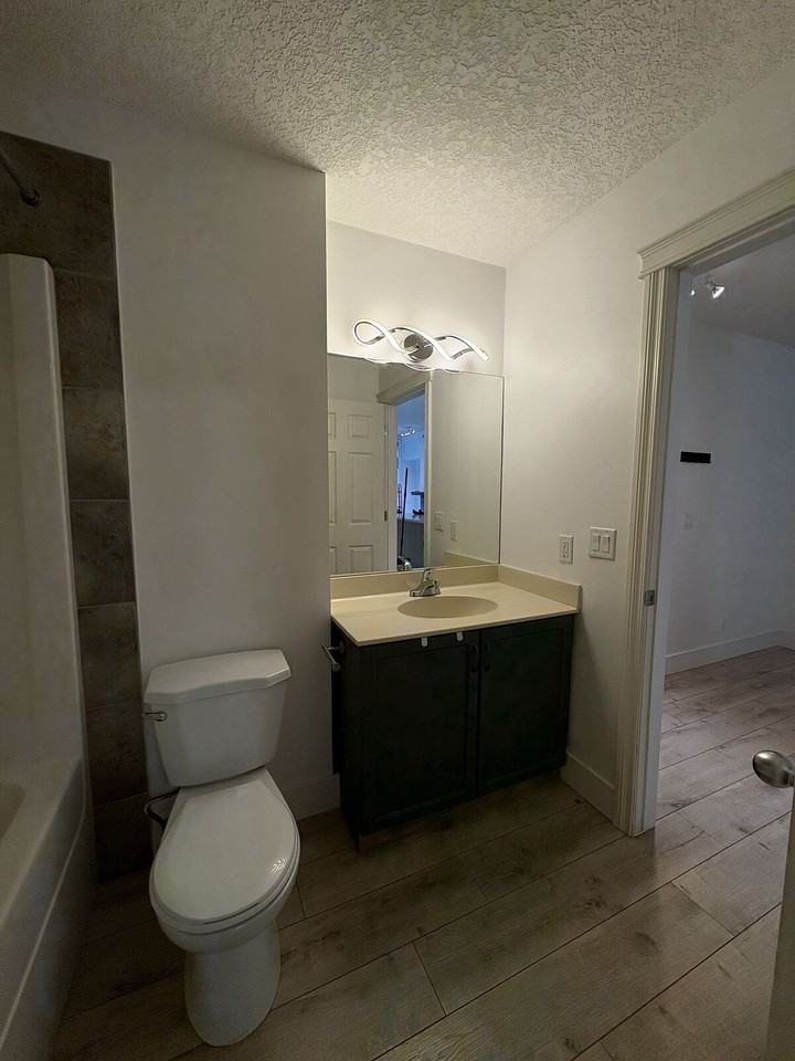 950 Apartment Building - Photo 6 of 14
