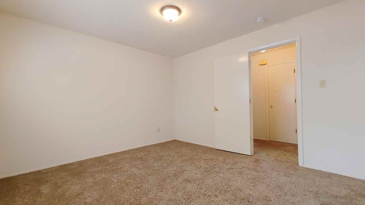 General Marshall St (216) - Photo 5 of 17