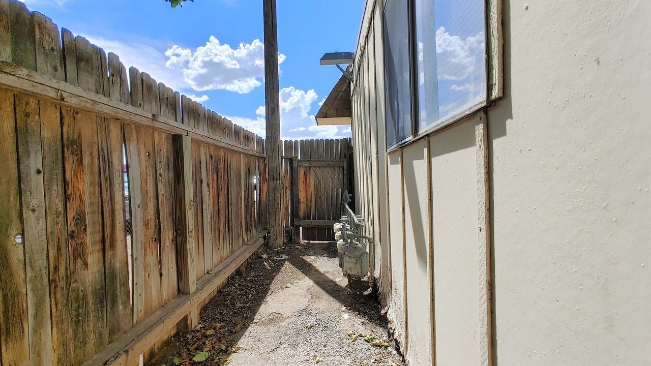 General Marshall St (216) - Photo 7 of 17