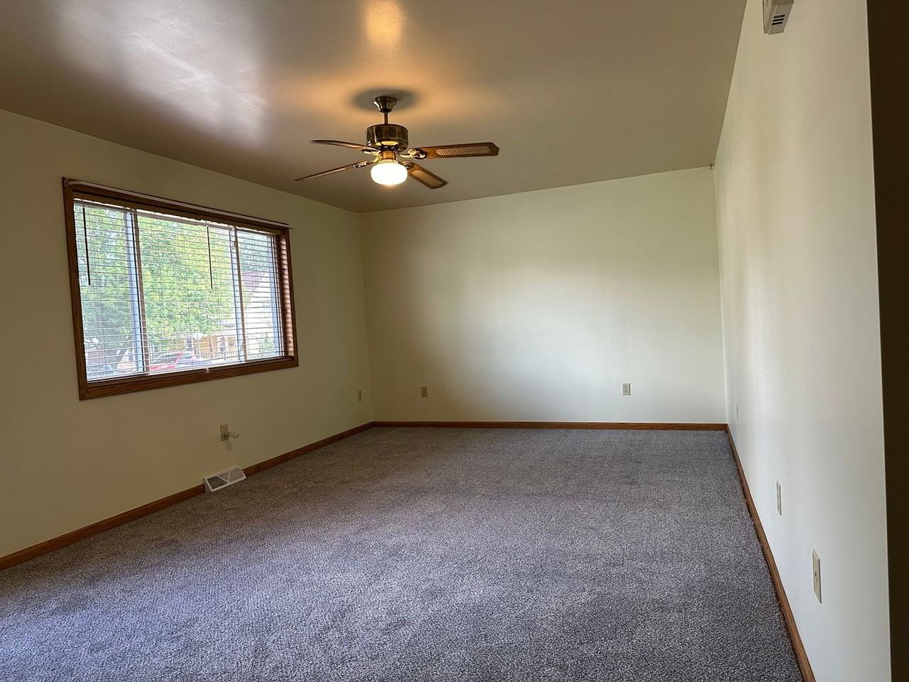 212 4th St Sw - Photo 3 of 7