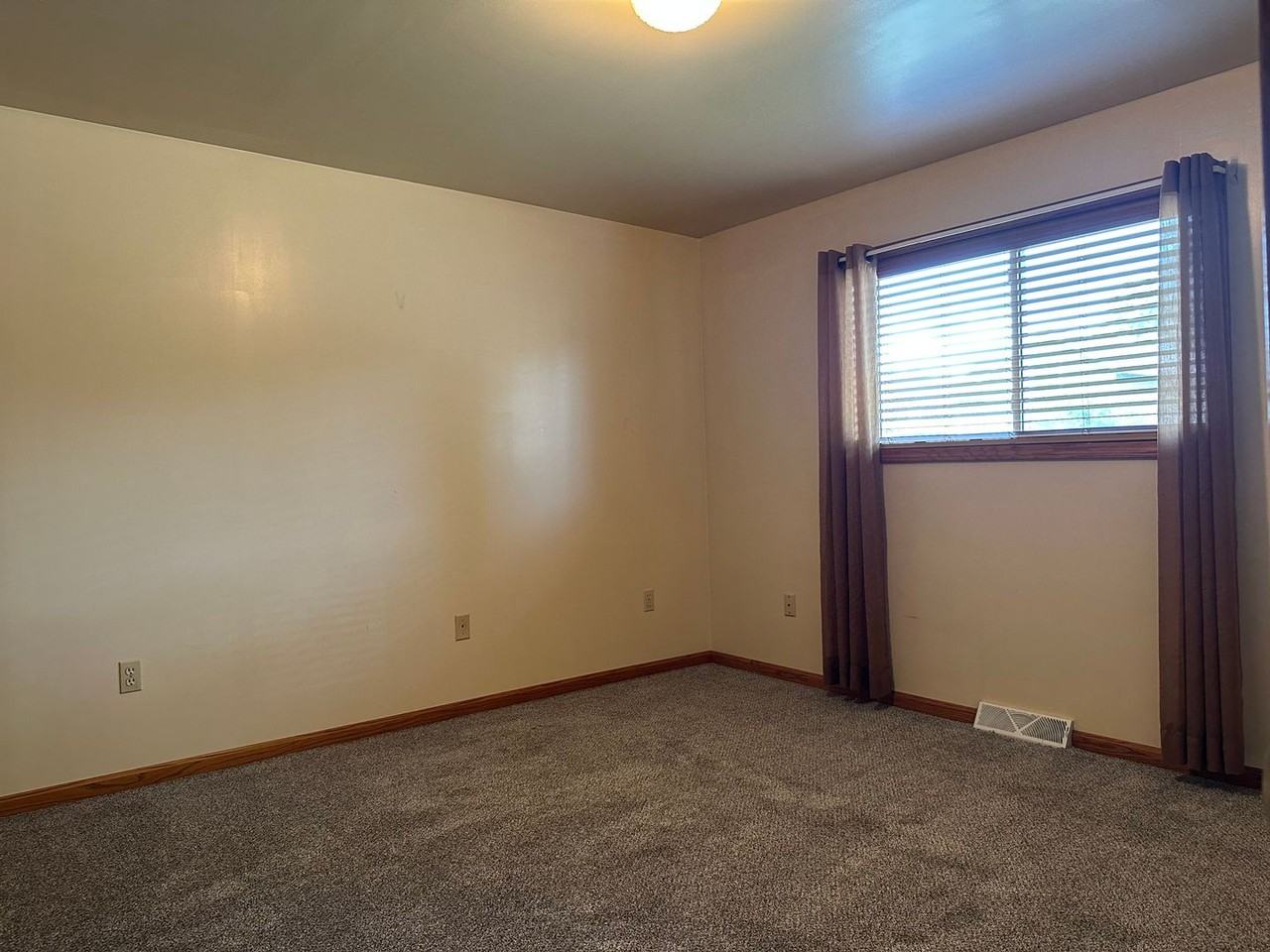 212 4th St Sw - Photo 6 of 7
