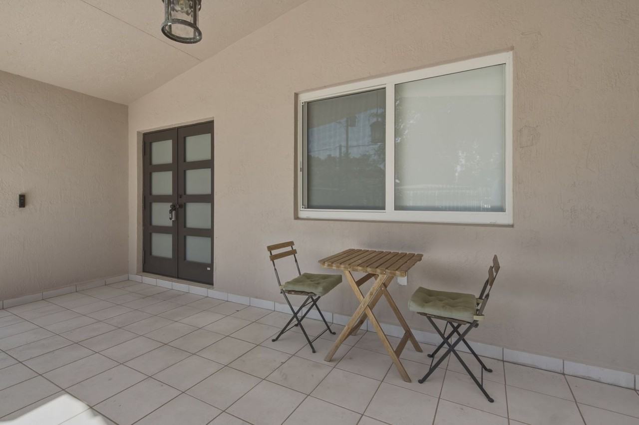 422 Nw 23rd Pl - Photo 4 of 25