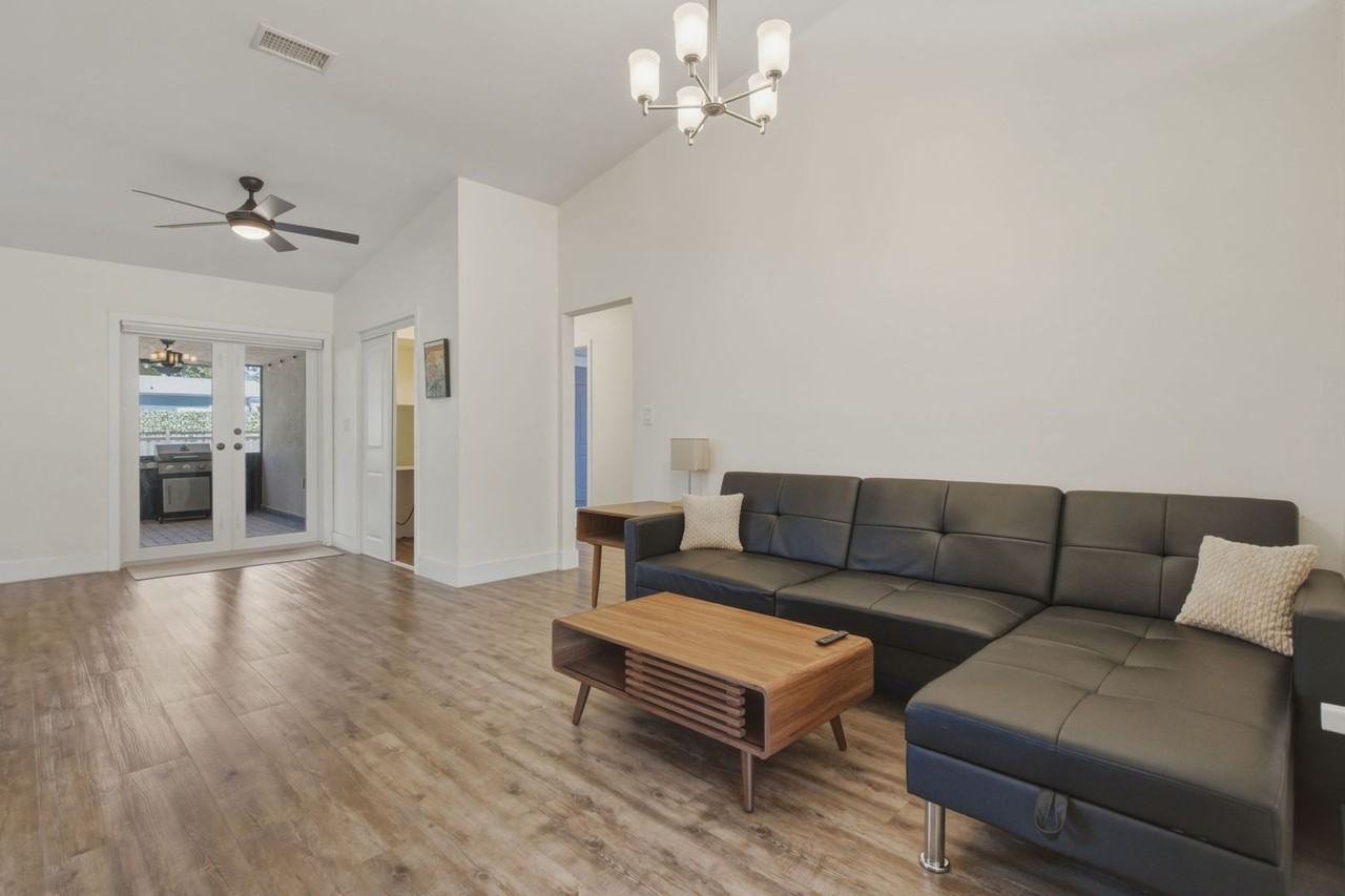 422 Nw 23rd Pl - Photo 7 of 25