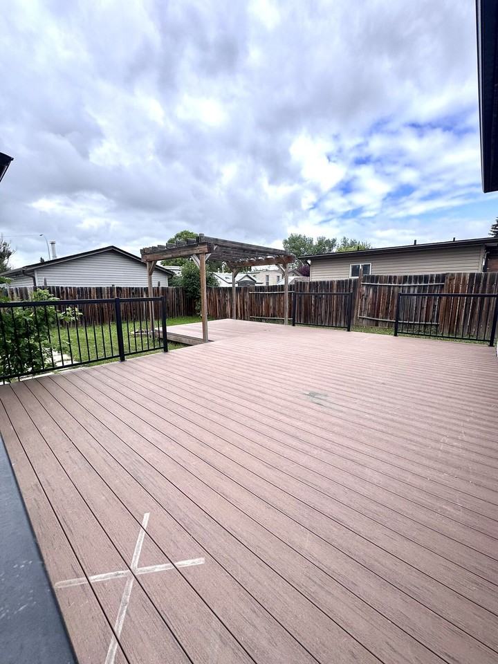 97 Spring Haven Cres Se - Photo 6 of 17