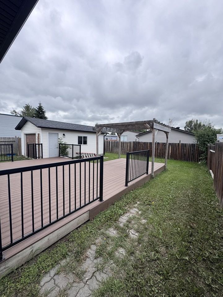 97 Spring Haven Cres Se - Photo 7 of 17