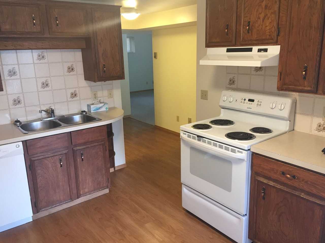 1840 18 Ave Nw - Photo 3 of 9