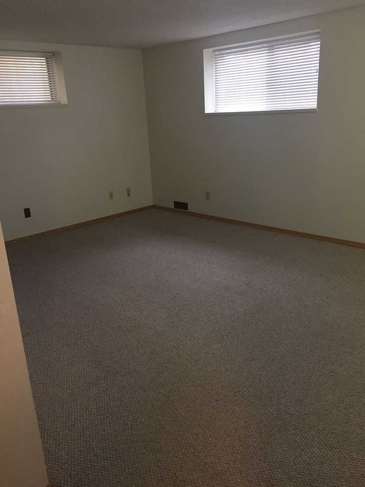 1840 18 Ave Nw - Photo 7 of 9