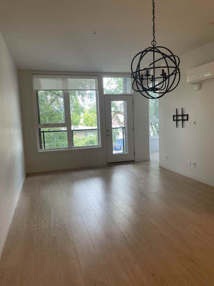 317 303 - 317 22 Avenue Southwest - Photo 4 of 18