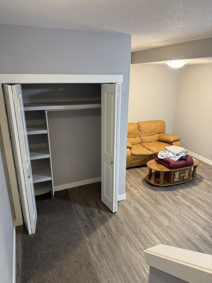8540 89 St Nw - Photo 4 of 12