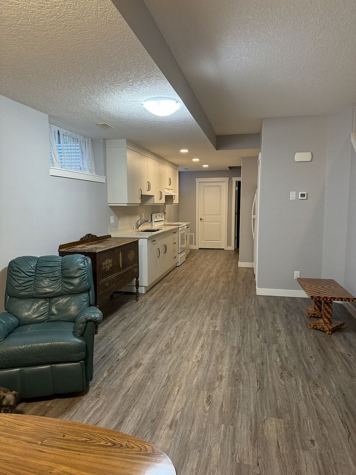 8540 89 St Nw - Photo 5 of 12