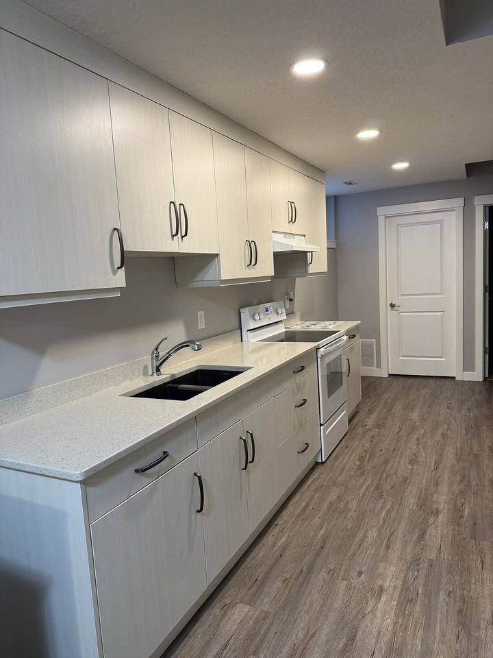 8540 89 St Nw - Photo 7 of 12