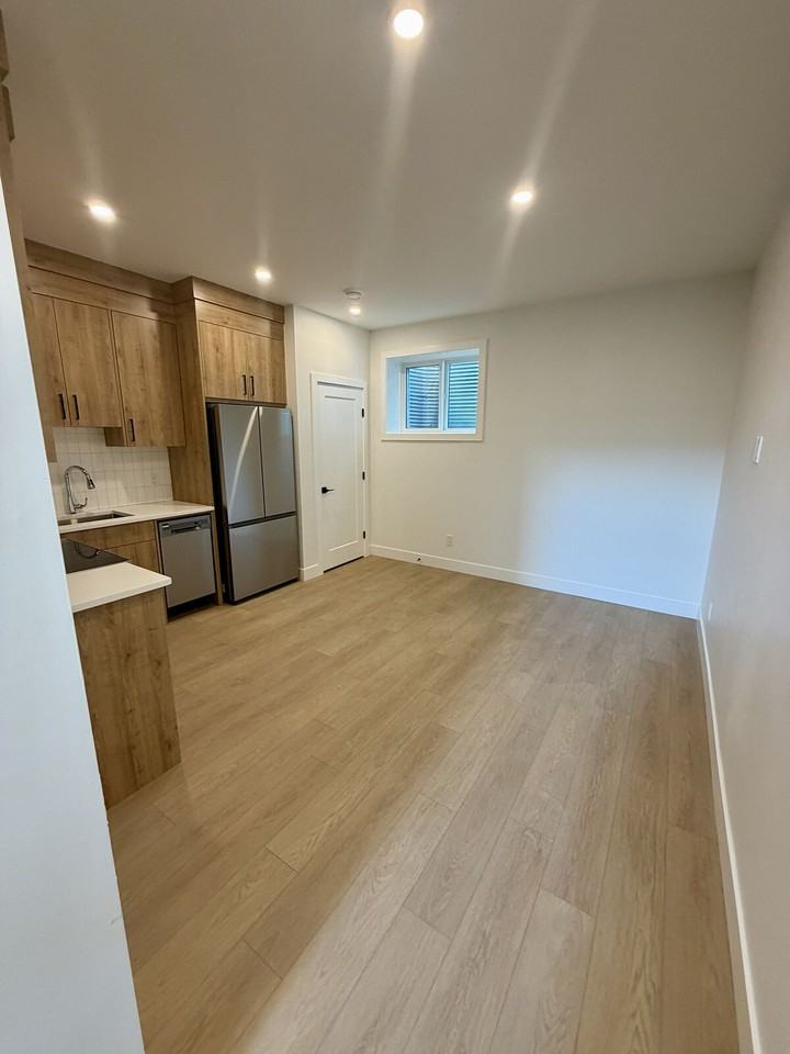 4115 26 Ave Sw - Photo 2 of 13