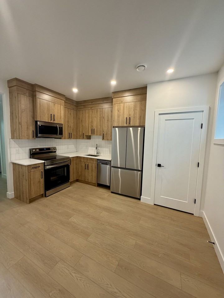 4115 26 Ave Sw - Photo 3 of 13