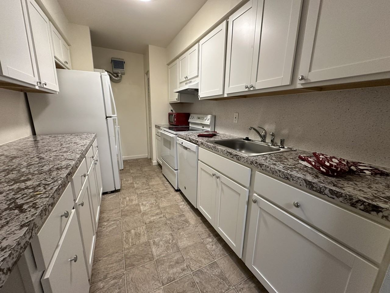 703 Camelback Ct - Photo 7 of 30