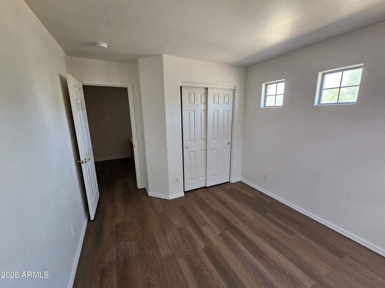 10809 W Edgemont Ave - Photo 5 of 7