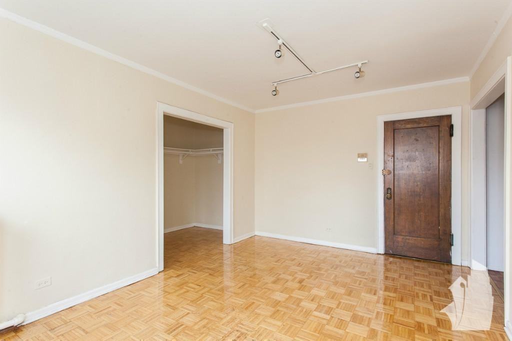 739 W Belmont Ave #510 - Photo 4 of 7