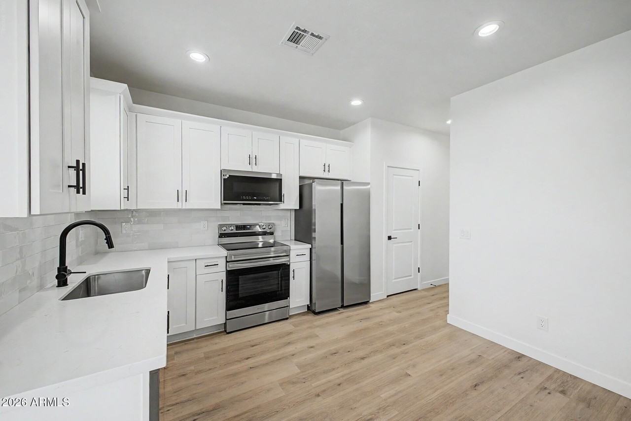 141 W Latona Rd - Photo 5 of 33
