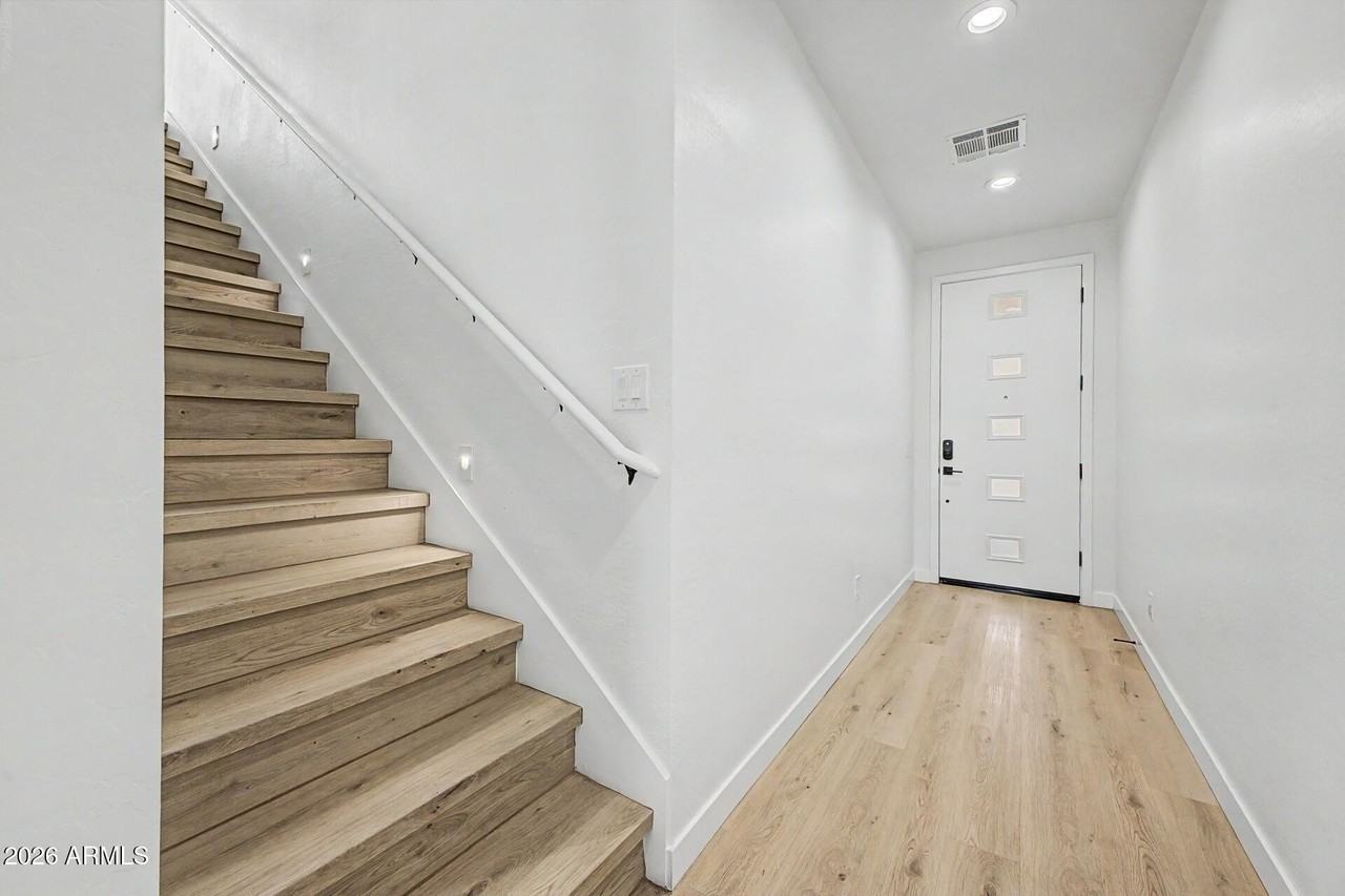 141 W Latona Rd - Photo 7 of 33