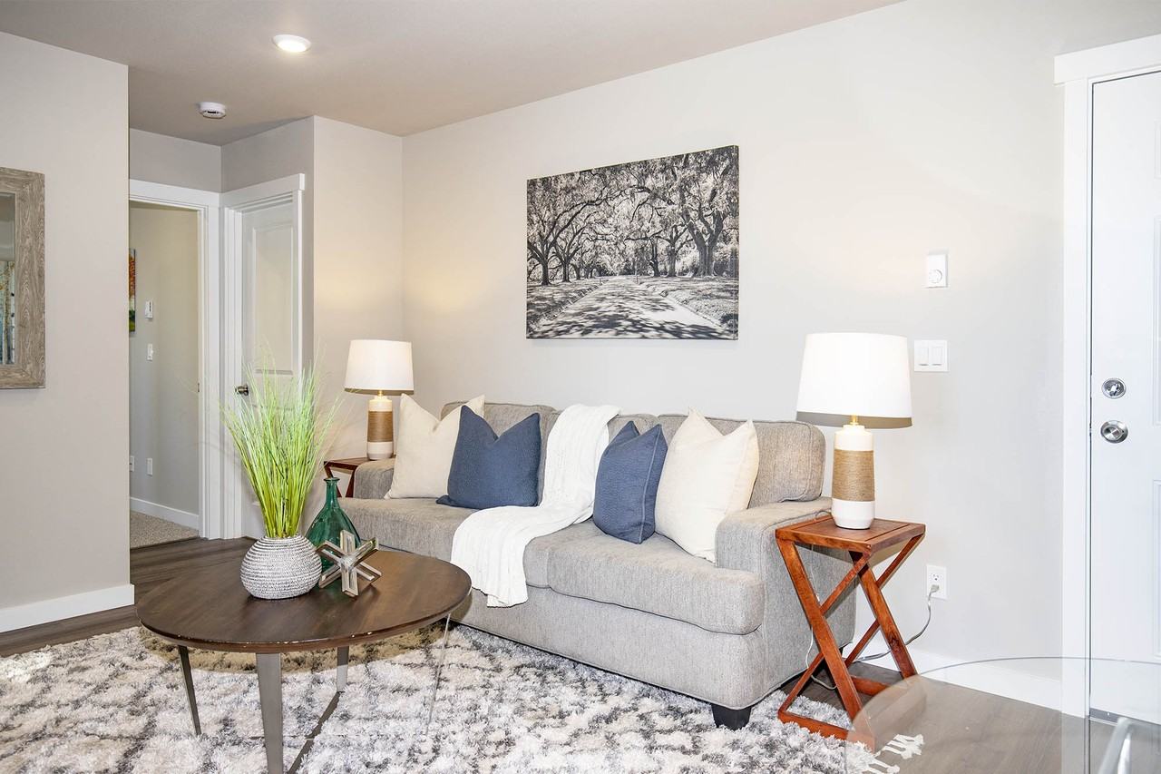 705 4th Ave Sw #3 - Photo 4 of 16