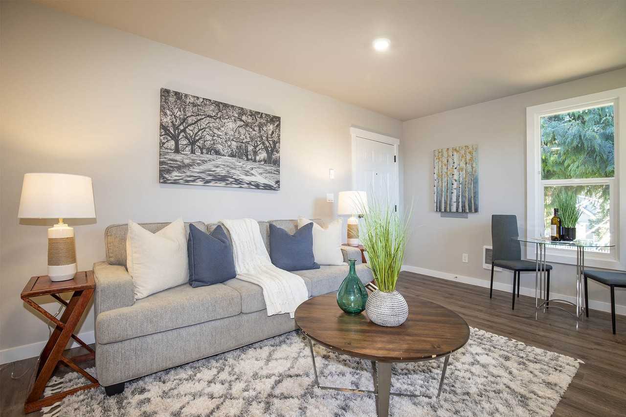 705 4th Ave Sw #3 - Photo 5 of 16