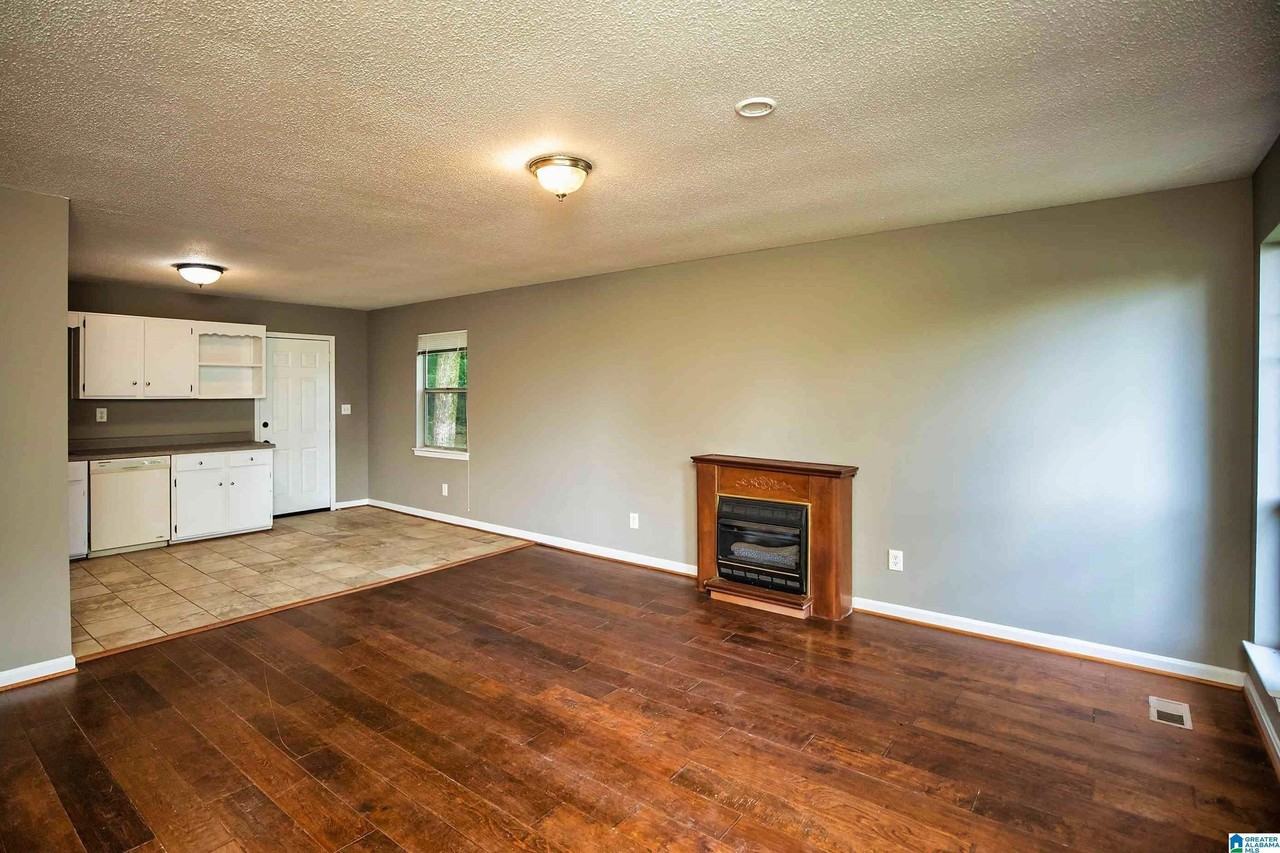7823 Happy Hollow Rd - Photo 5 of 19
