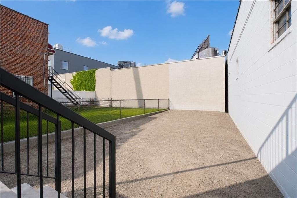 2171 Hendrickson St - Photo 2 of 27